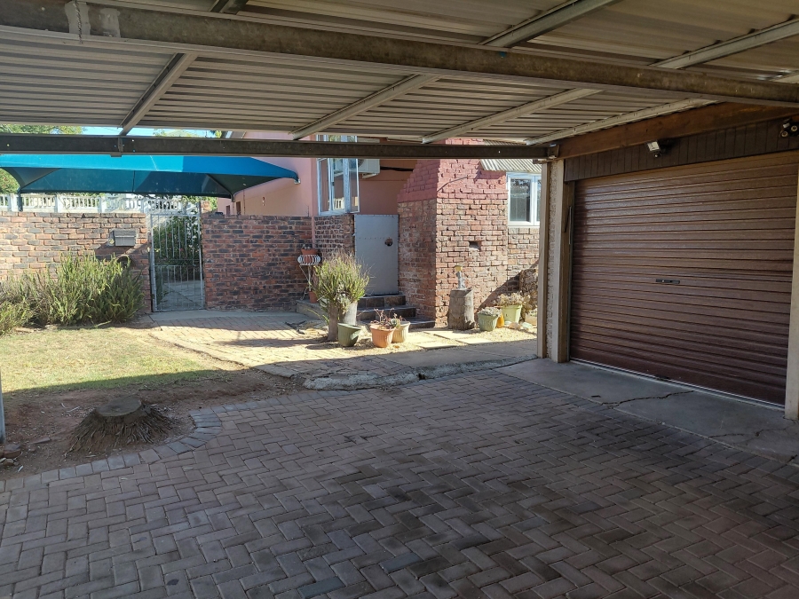 4 Bedroom Property for Sale in Bothasrus Eastern Cape